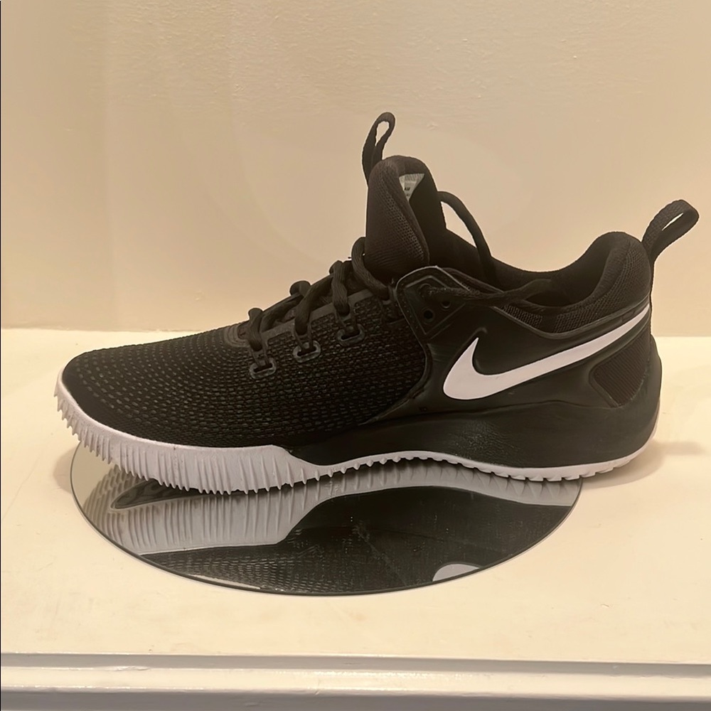 Like New - Nike Black Sneakers